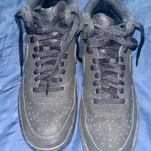 Nike men’s sneaker size 8.5